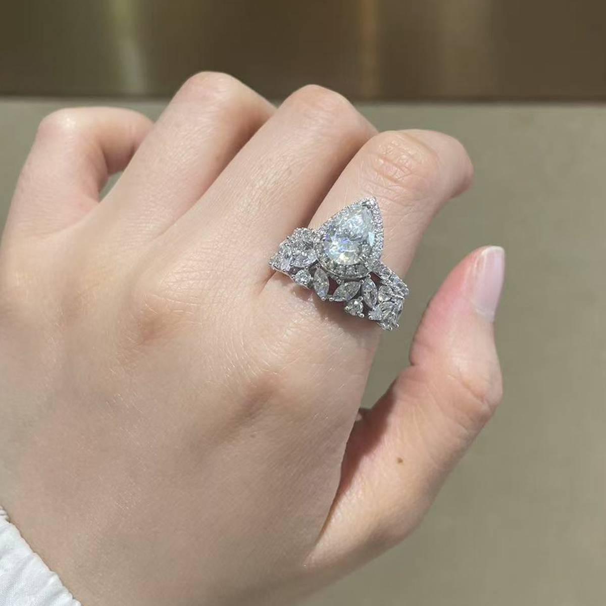 Luxury Pear shaped Women's Ring S925 Silver Plated Platinum Customized Selection Main Stone Moissanite Diamond 2.0ct/Secondary Stone High Carbon Diamond
